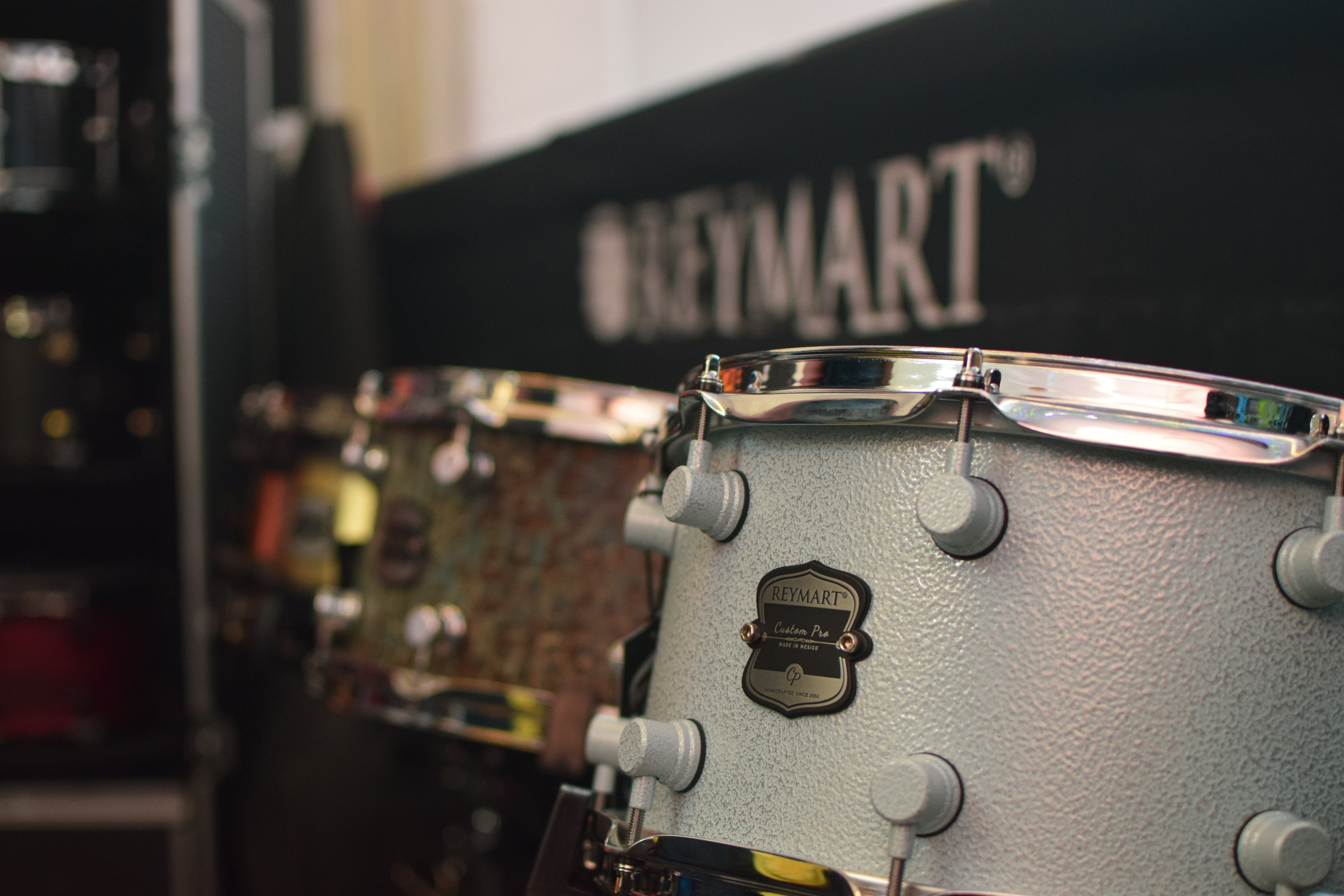 Cómo se fabrican las tarolas de metal Reymart® Custom Drums